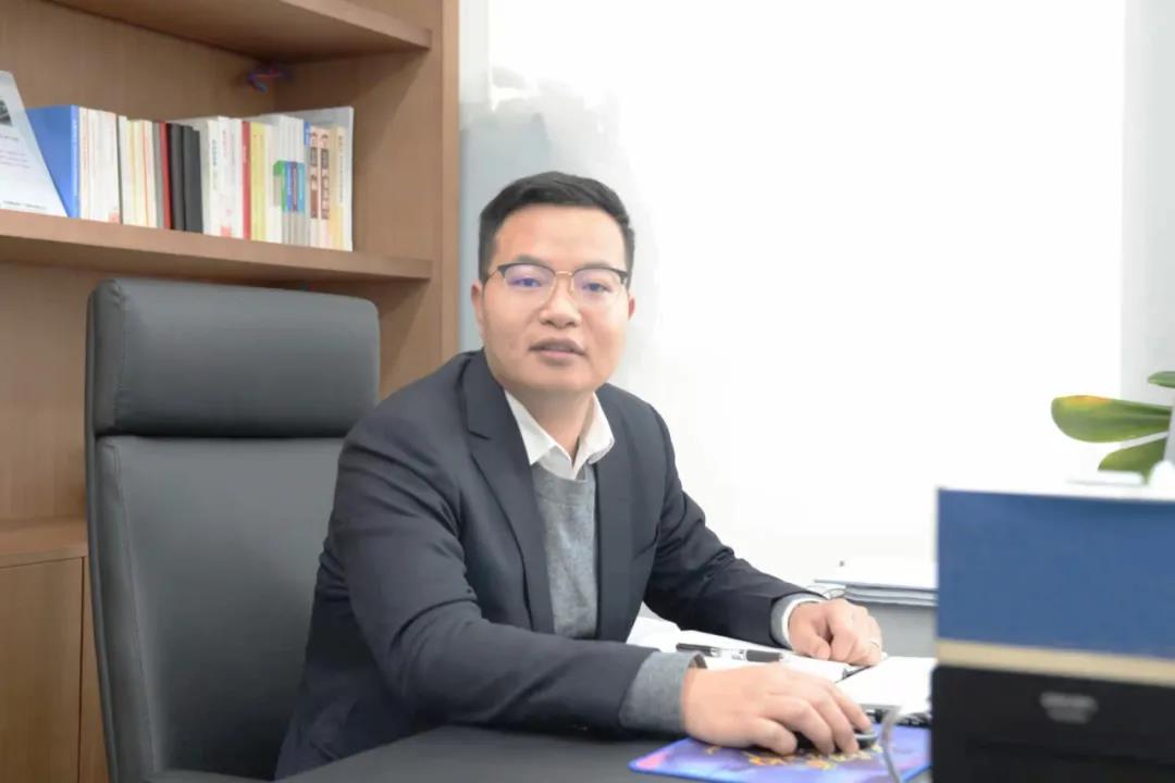 个人优秀事迹范文800字(教师个人优秀事迹范文800字)-第2张图片-微作文 个人优秀事迹范文800字(教师个人优秀事迹范文800字)-第2张图片-微作文