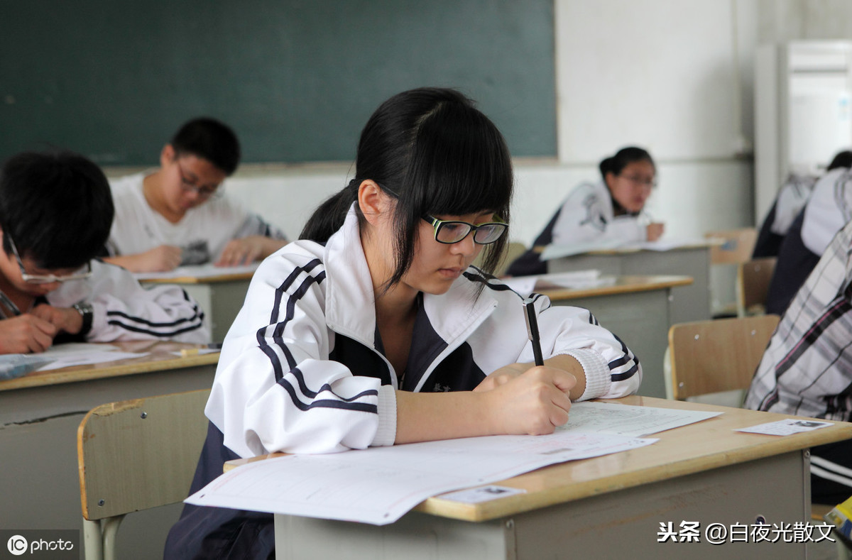 初二作文600字大全(初二作文600字大全写人写事)-第8张图片-微作文 初二作文600字大全(初二作文600字大全写人写事)-第8张图片-微作文