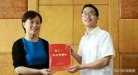 700字优秀作文大全(晒晒我们班的牛人700字优秀作文大全)-第2张图片-微作文 700字优秀作文大全(晒晒我们班的牛人700字优秀作文大全)-第2张图片-微作文